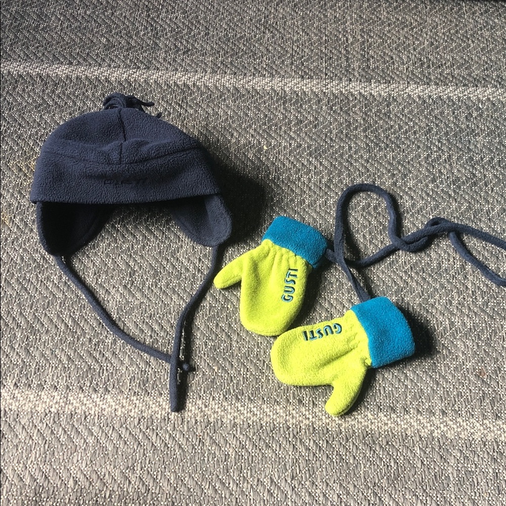 Gusti Kids Lime and Teal Fleece Mittens with Navy String and matching hat